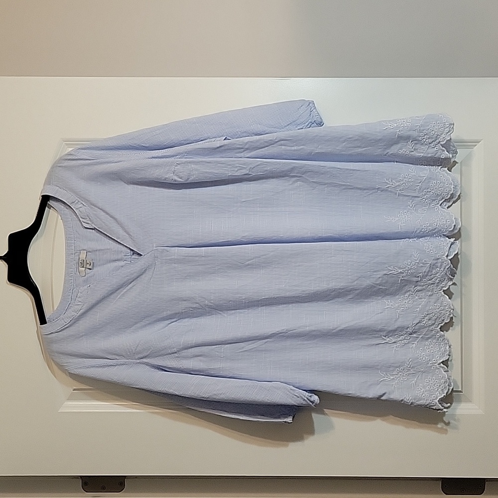 Croft & Barrow Women's, 1X, blue/white pinstripe tunic/blouse. BNWT
